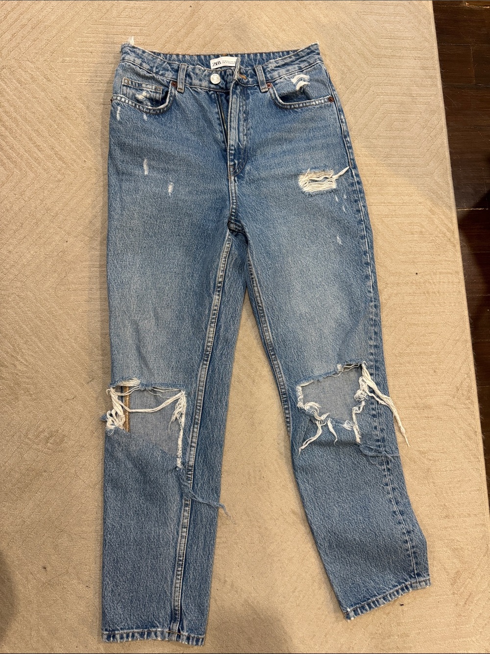 Zara Light Blue Ripped Boyfriend Jeans
worn once
size 4